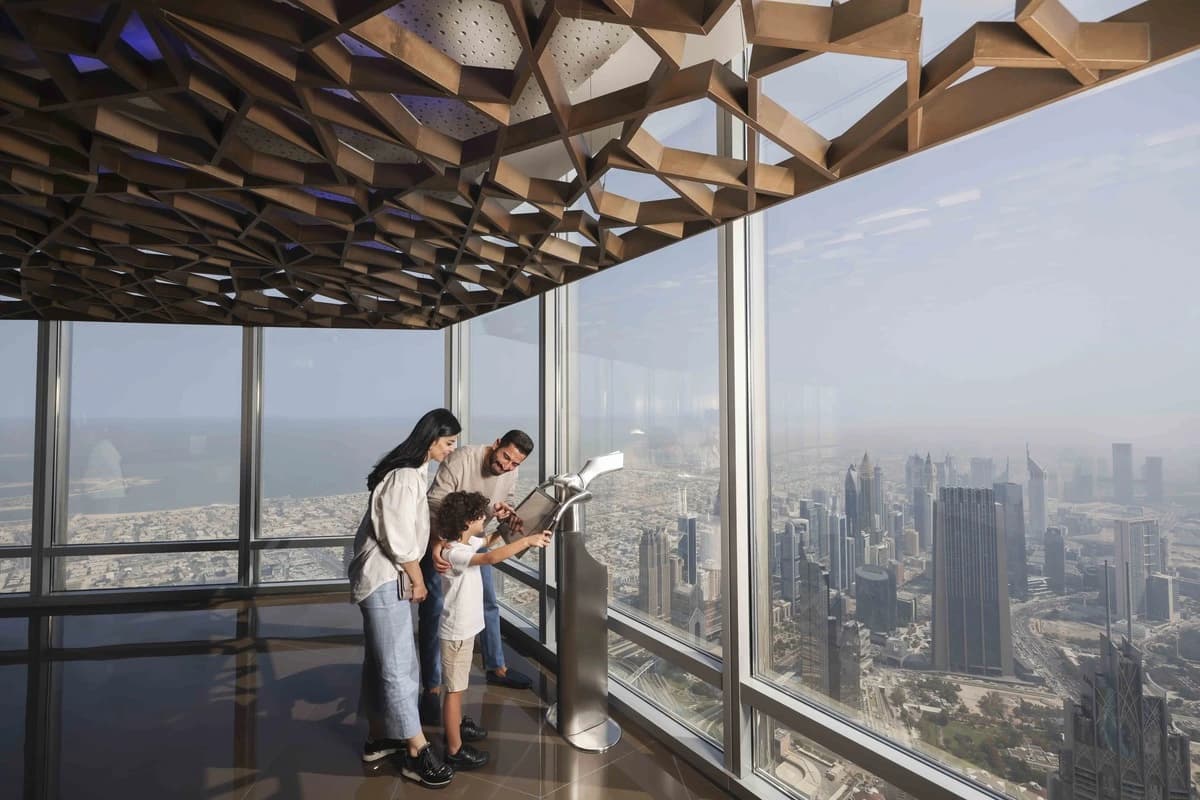 Burj Khalifa 124 + Souveneir - clicktoguide