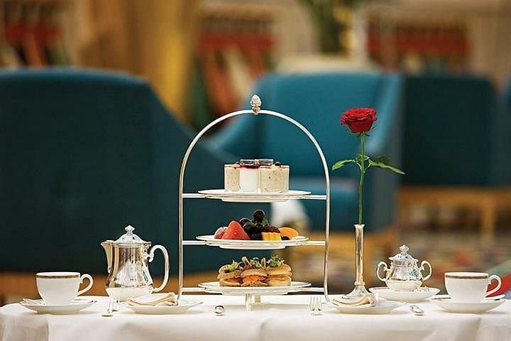 Inside Burj Al Arab tour with Afternoon Tea - clicktoguide