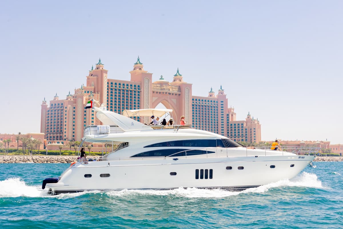 3 Hours Yacht Tour Burj Al Arab - clicktoguide