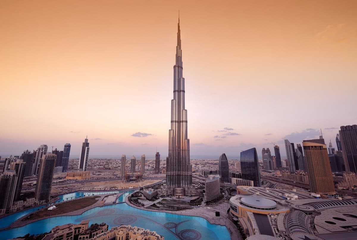 Worlds tallest building - Burj Khalifa Experience the view