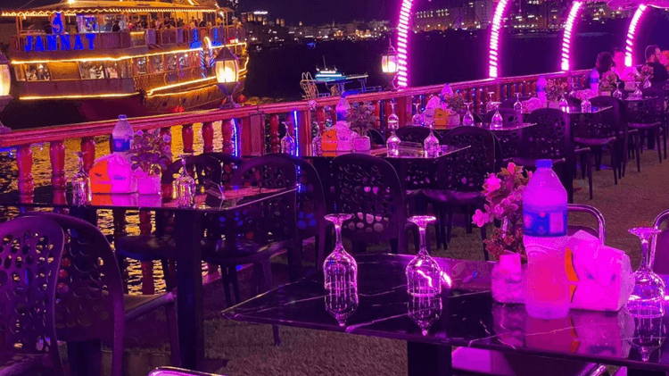 Creek Dinner Cruise Seating