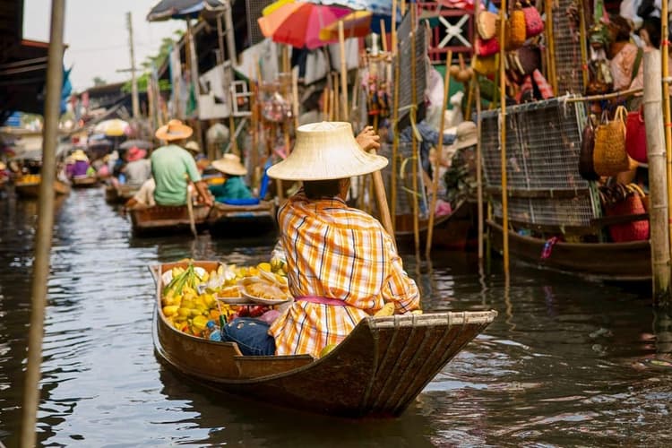 Damnoen Saduak Market and Maeklong Railway Market Tour