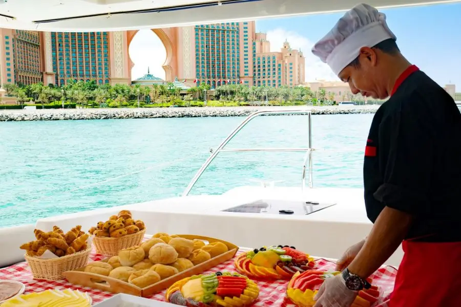 Marina Yacht Tour Live Station