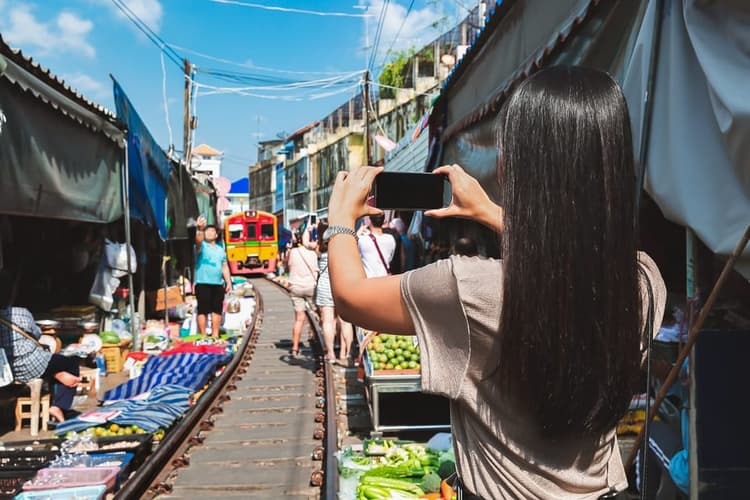 Damnoen Saduak Market and Maeklong Railway Market Tour