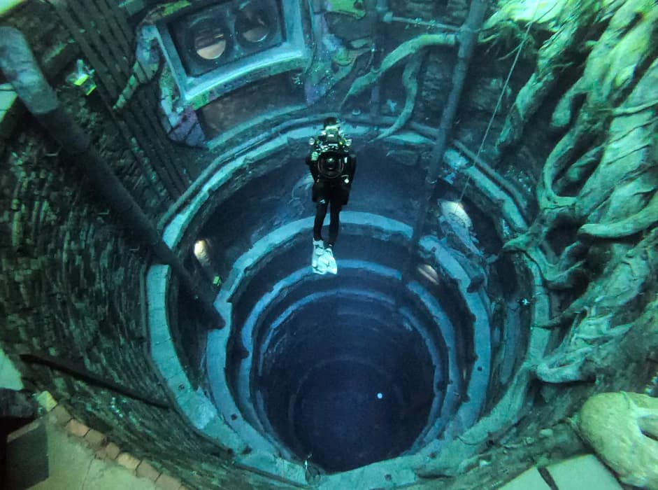Deep Dive Dubai - clicktoguide