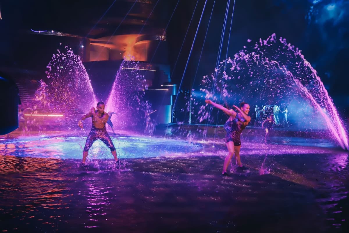 Amazing dance performance during the La Perle by Dragone live show in Dubai.