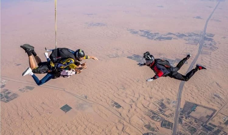 Tandem skydiving experience above the desert dunes in Dubai
