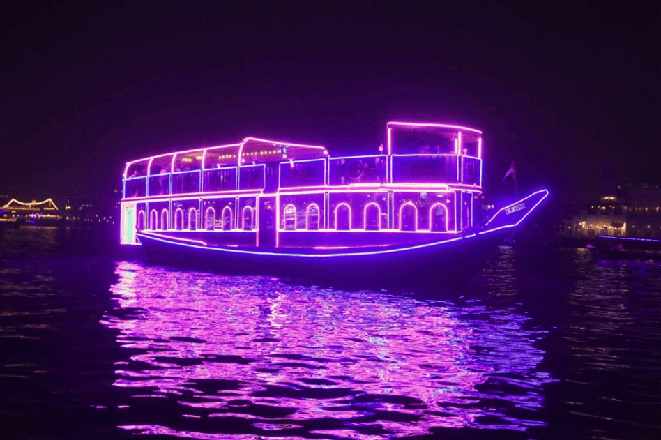 Dinner Dhow Cruise in Dubai Creek - clicktoguide
