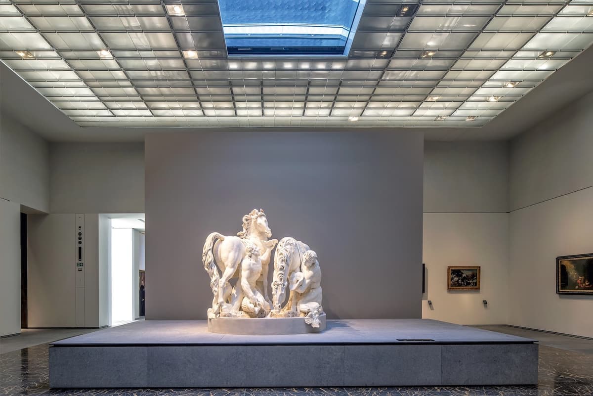 Abu Dhabi Premium: Louvre Exhibit